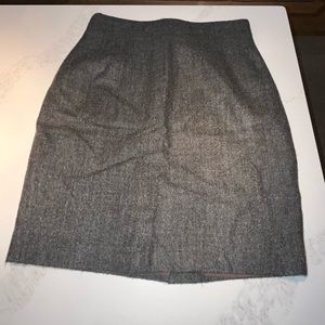 Vintage gray Emanuel ungaro wool skirt. Size 10 petite/44.
